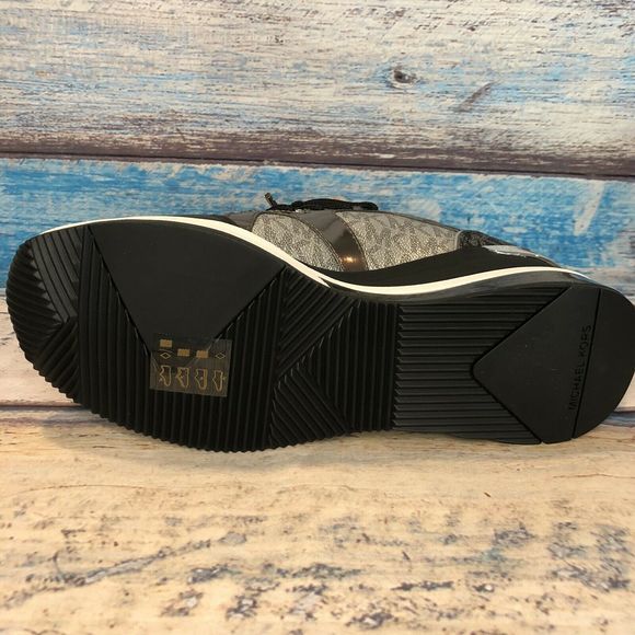 Michael Kors Women's Liv Trainer Extreme Mesh - Picture 5 of 12